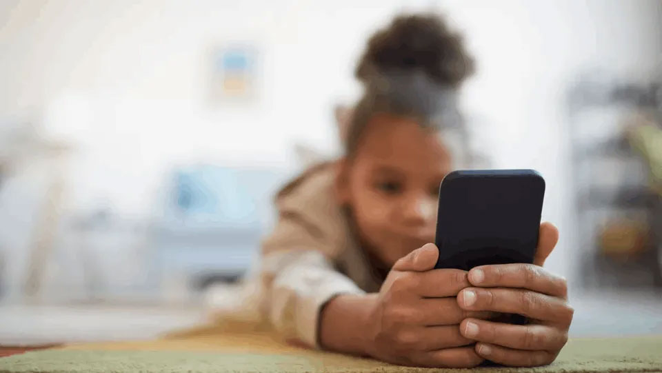 Children versus persuasive tech